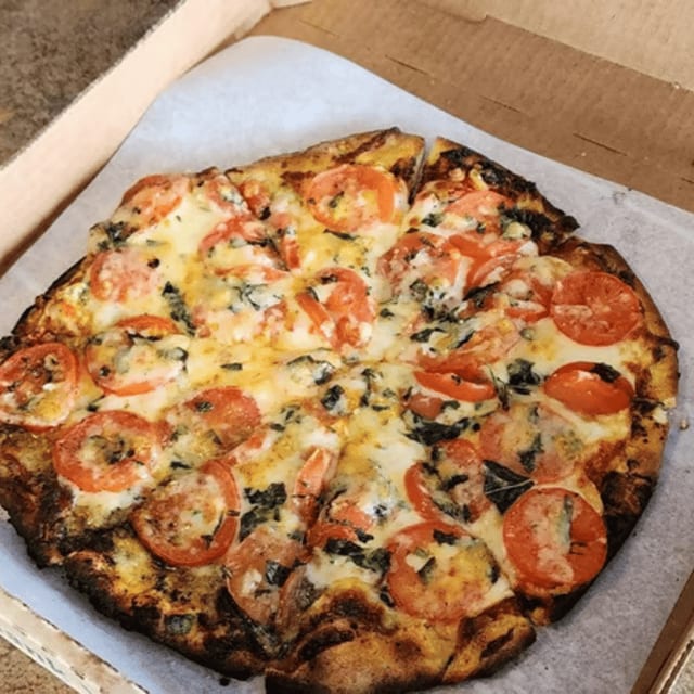 O Medium Tomato Garlic Pizza.