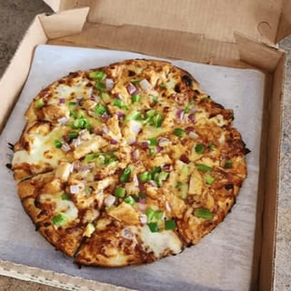 O Medium BBQ Chicken Pizza
