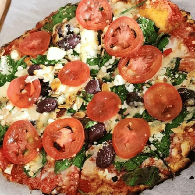 O Medium Spinach Pizza.